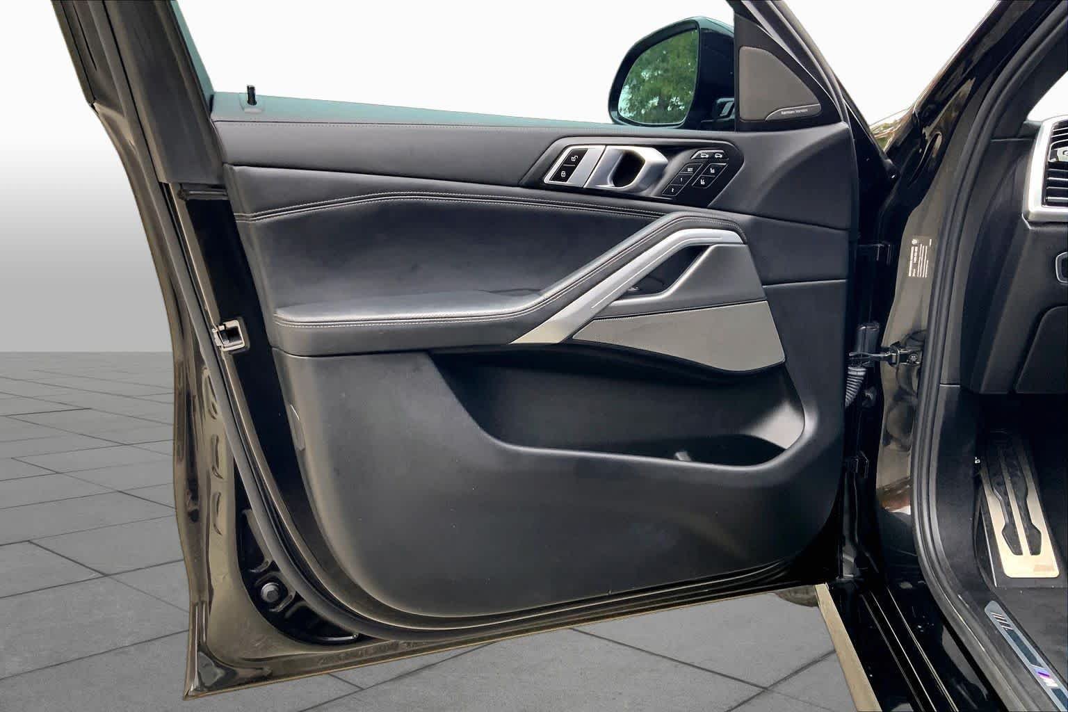 Used 2023 Black Sapphire Metallic BMW xDrive40i image 21