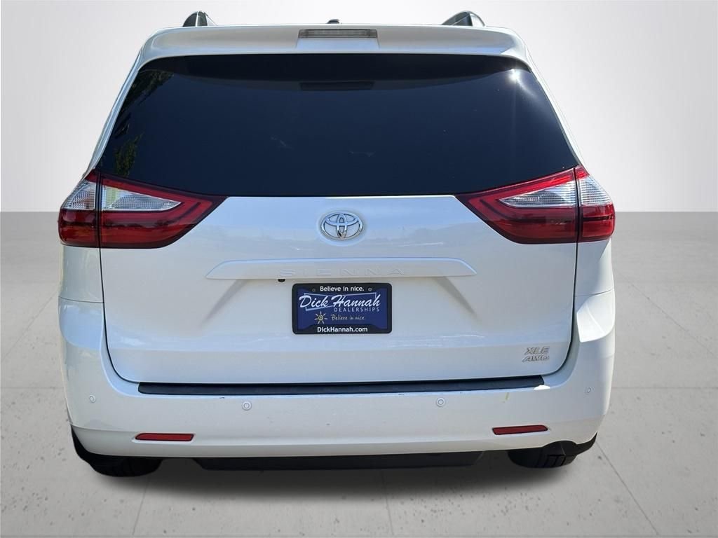 Used 2017  Toyota XLE image 8