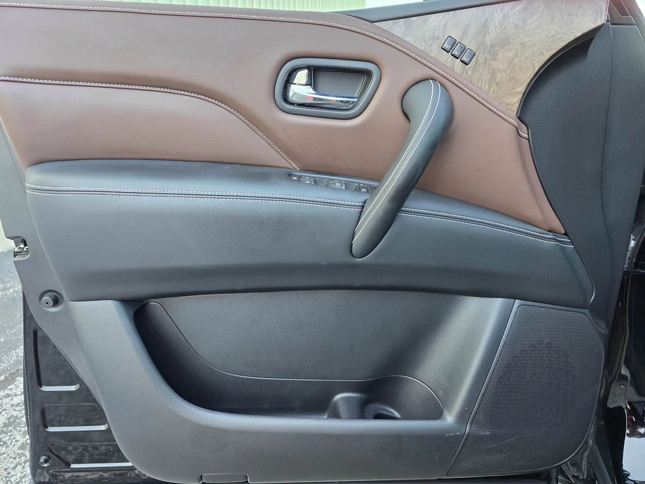Used 2023 Black Obsidian INFINITI Premium Select image 8