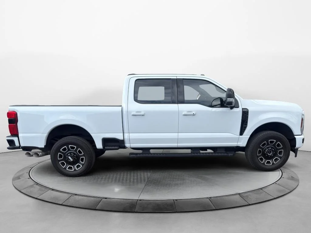 Certified Used 2025 Oxford White Ford LARIAT image 7