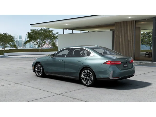 New 2026 Cape York Green Metallic BMW 530i xDrive image 2