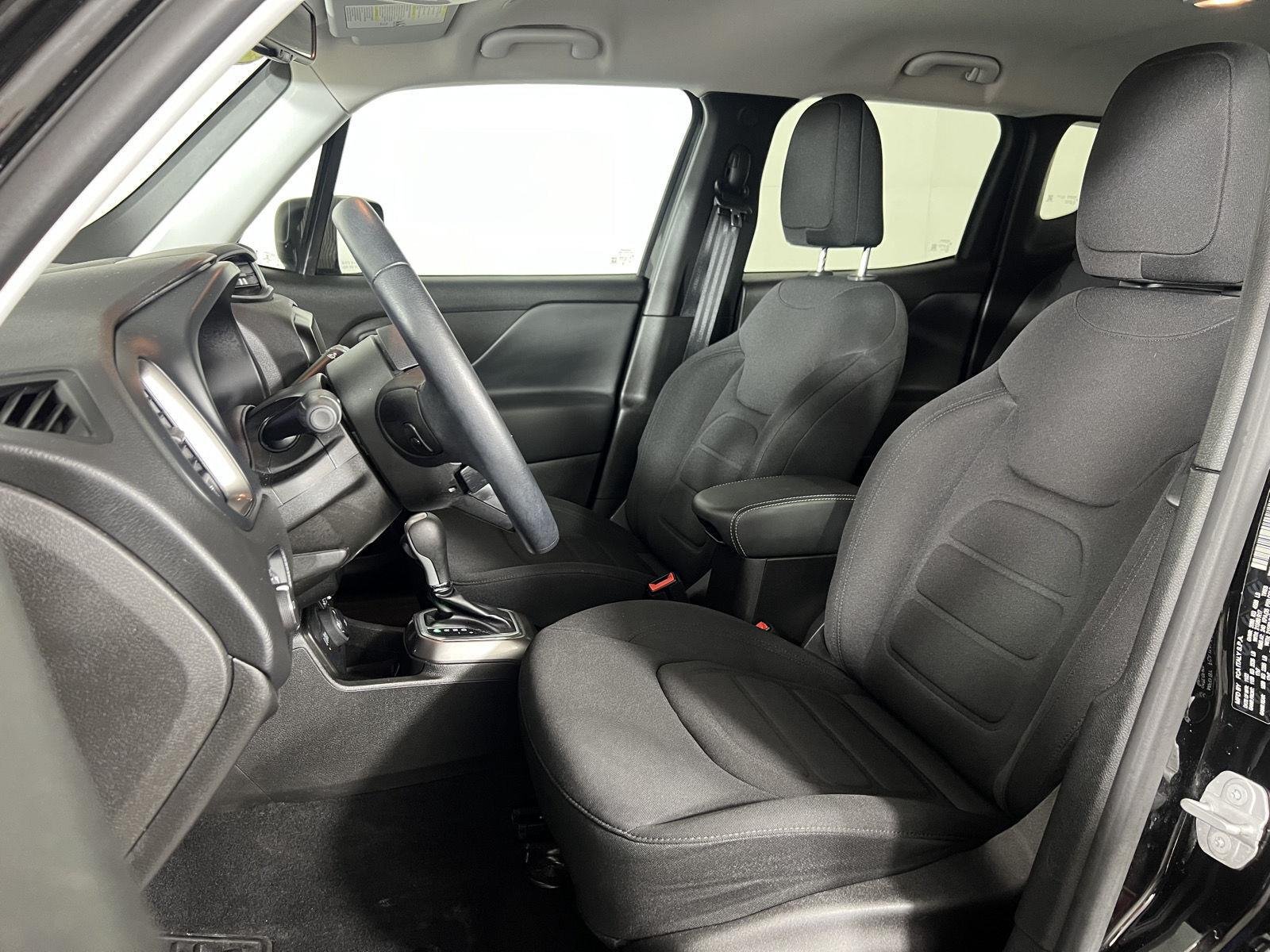 Used 2022 Black Clearcoat Jeep Latitude image 11