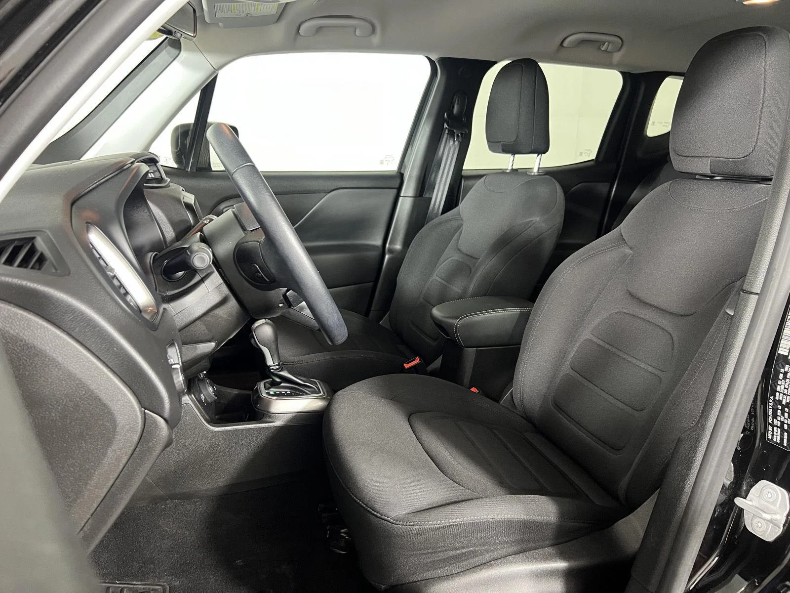 Used 2022 Black Clearcoat Jeep Latitude image 11