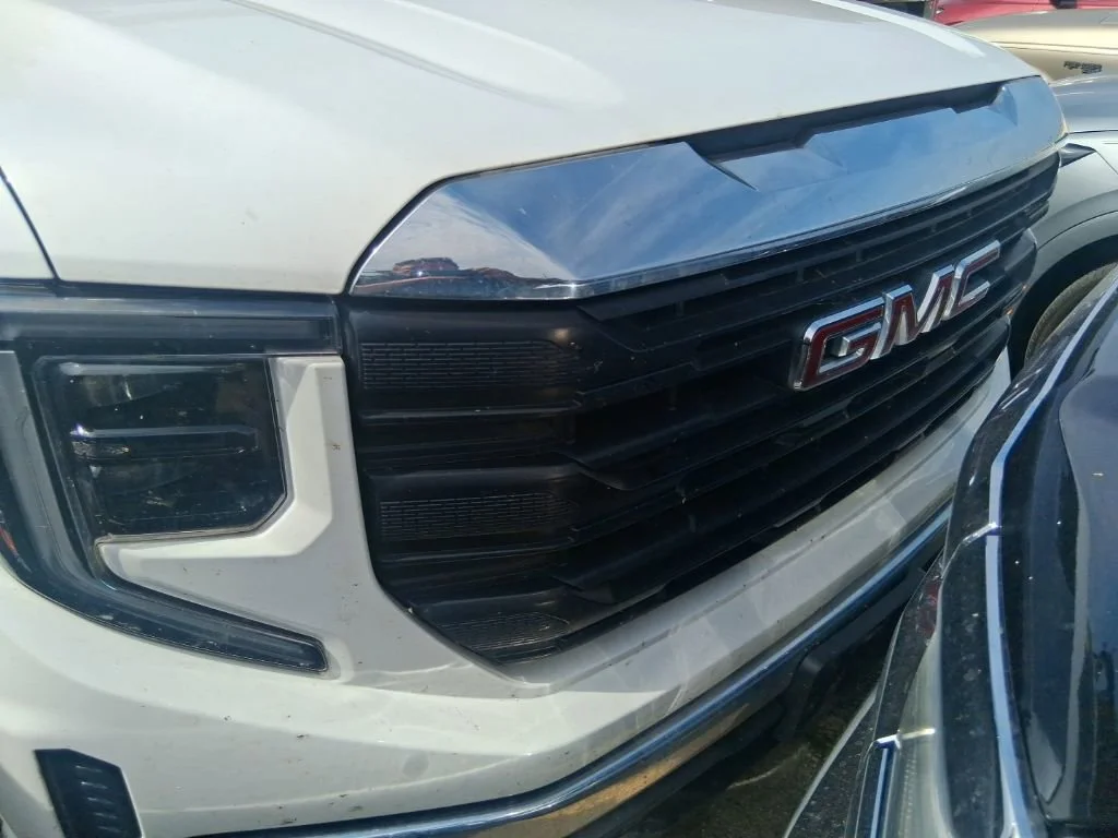 Used 2024 Summit White GMC Pro image 17