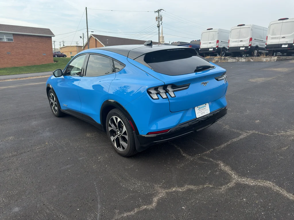 Used 2023 Grabber Blue Ford Premium image 3