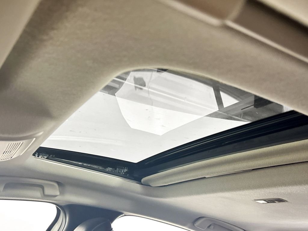 Used 2021 White Mazda Preferred image 19