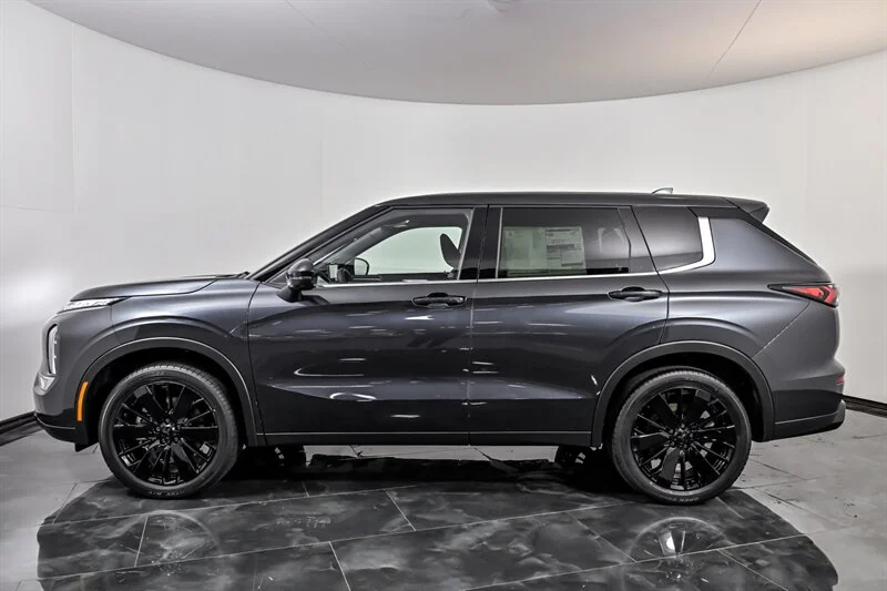 New 2026 Graphite Gray Metallic Mitsubishi LE 1.5T 2WD image 6