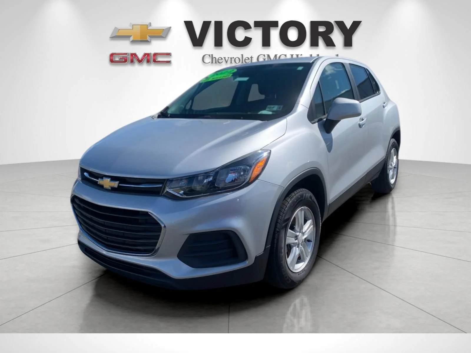 Used 2022 Silver Ice Metallic Chevrolet LS image 7