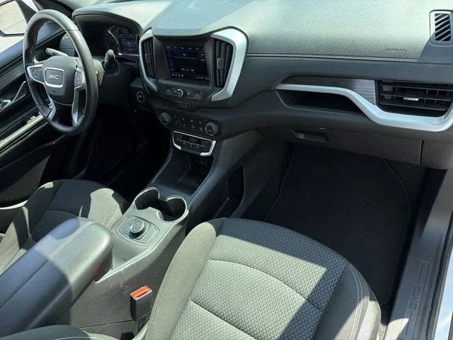 Used 2024 White GMC SLE image 34