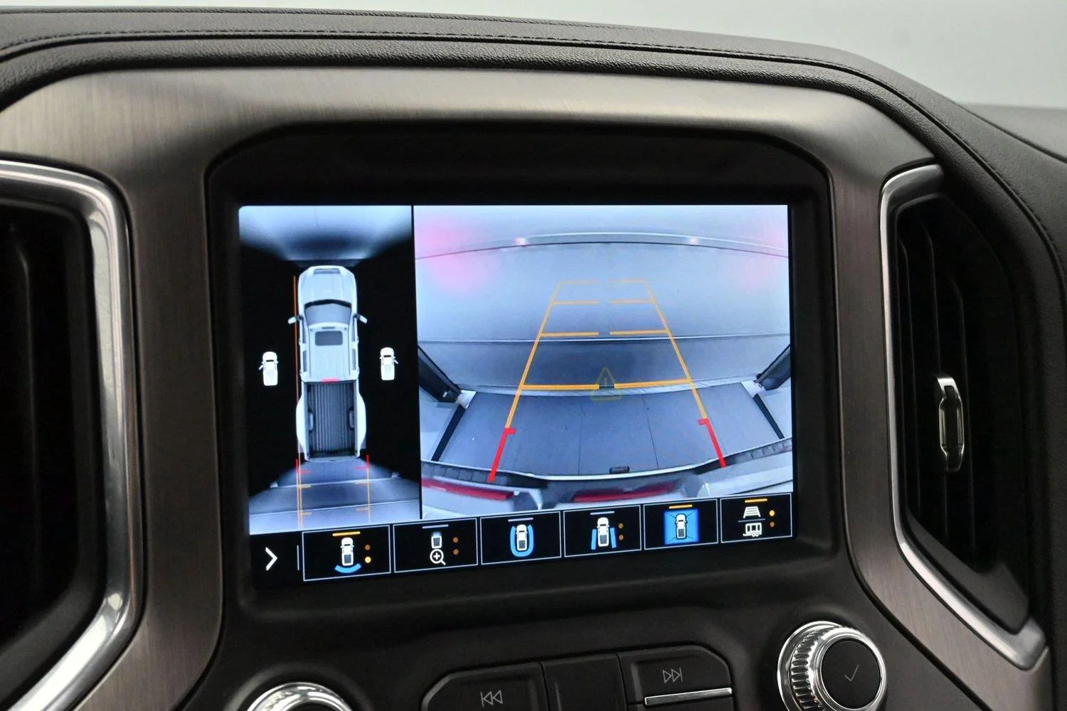 Used 2022 White Frost Tricoat GMC Denali image 20