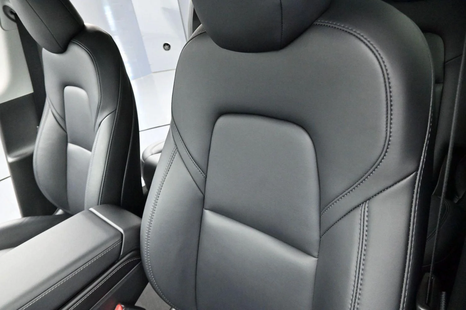 Used 2023  Tesla Performance image 15