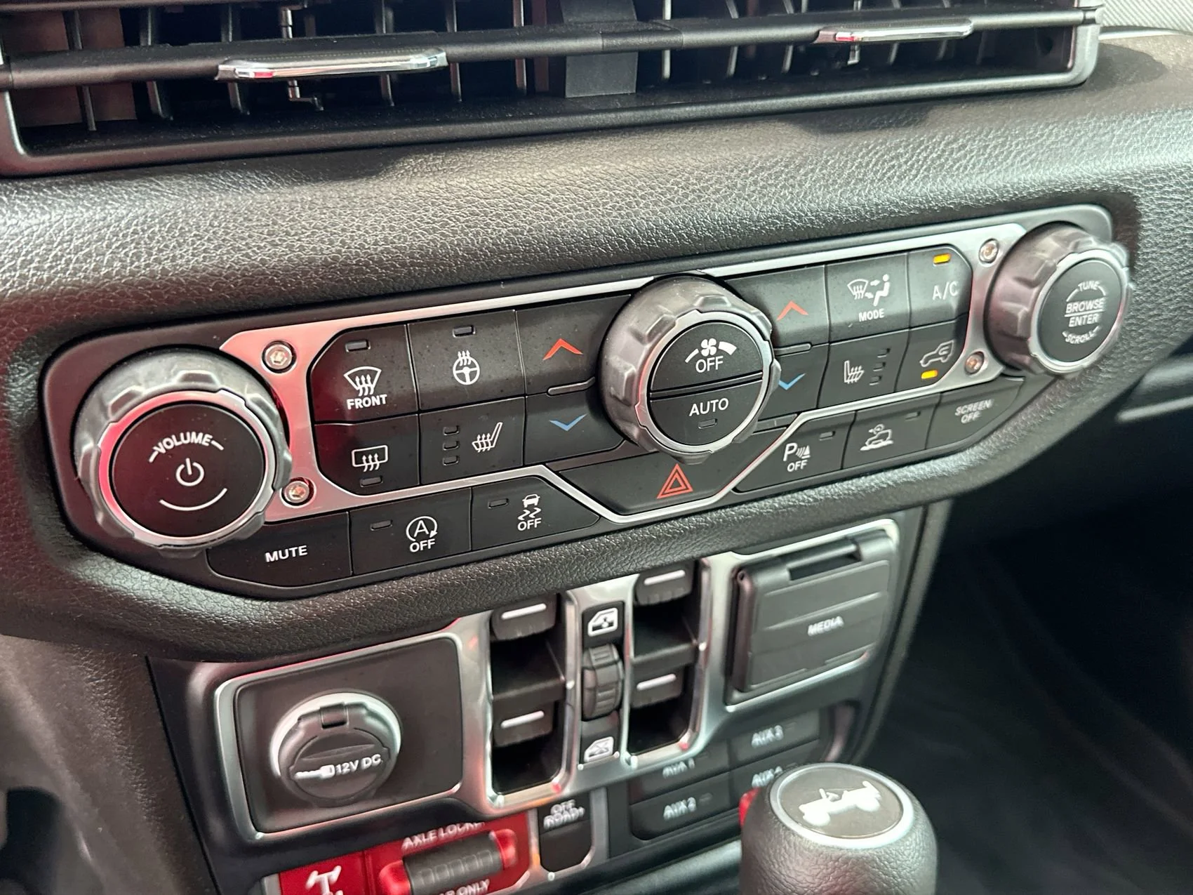 Used 2024 Hydro Blue Pearl Coat Jeep Sport image 18