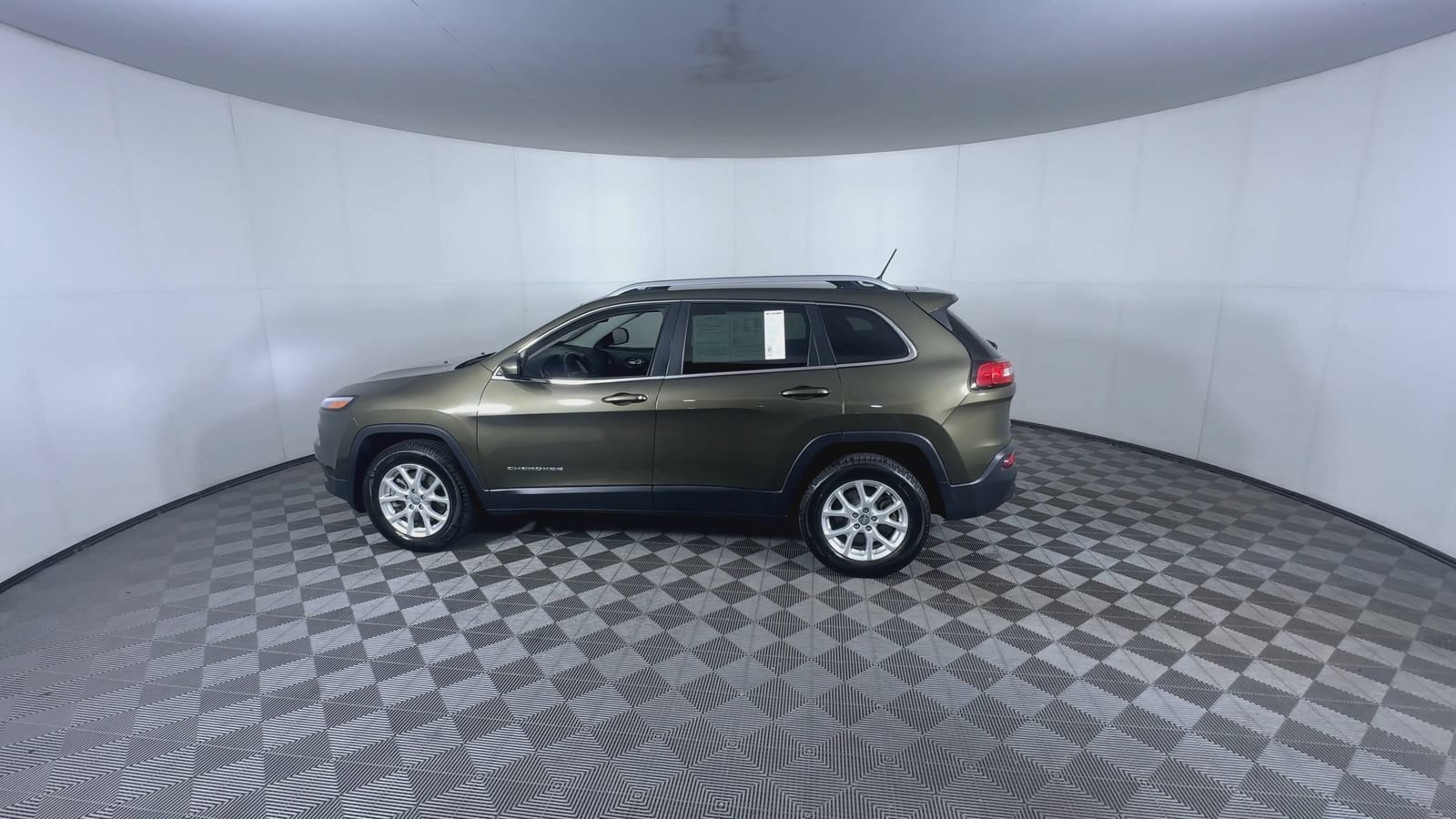 Used 2014 Eco Green Pearlcoat Jeep Latitude image 6