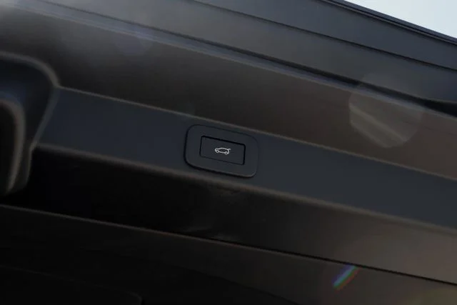New 2026 Santorini Black Land Rover Dynamic SE image 65