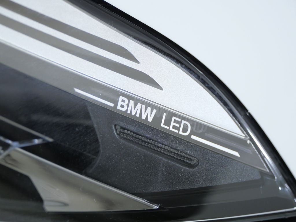 Used 2018 Alpine White BMW M240i image 5