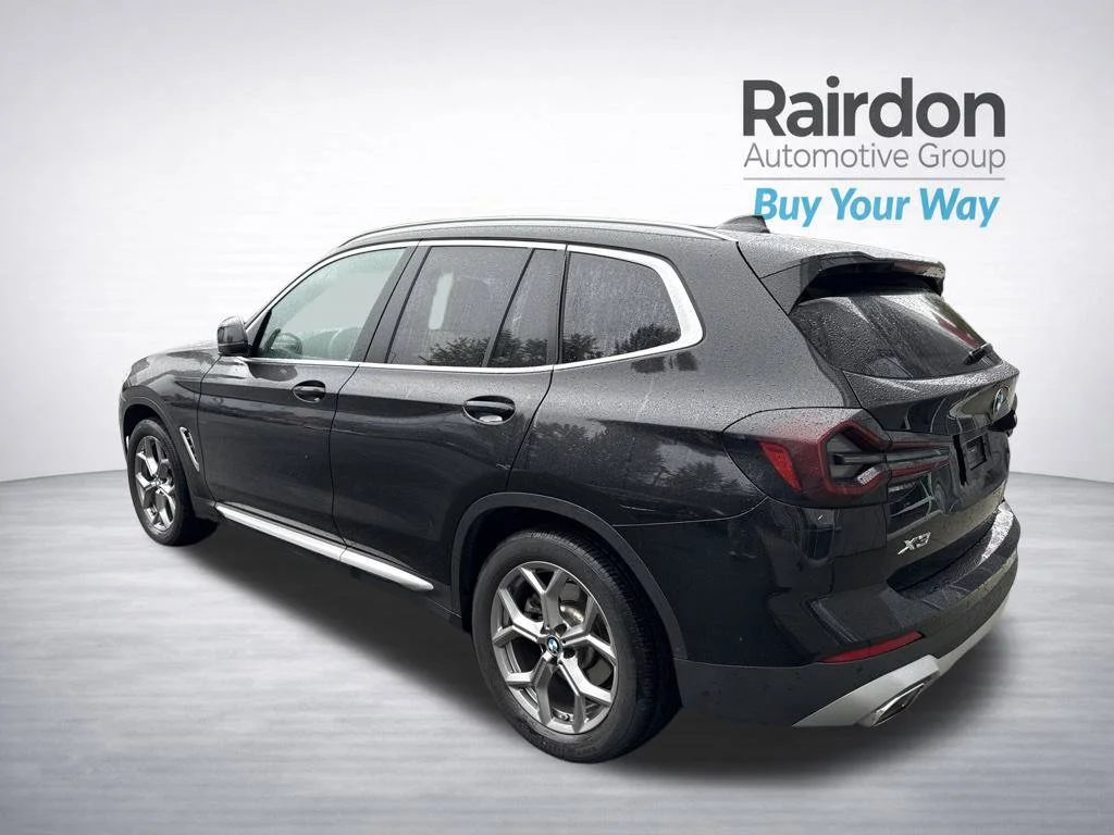 Used 2024 Black BMW xDrive30i image 5