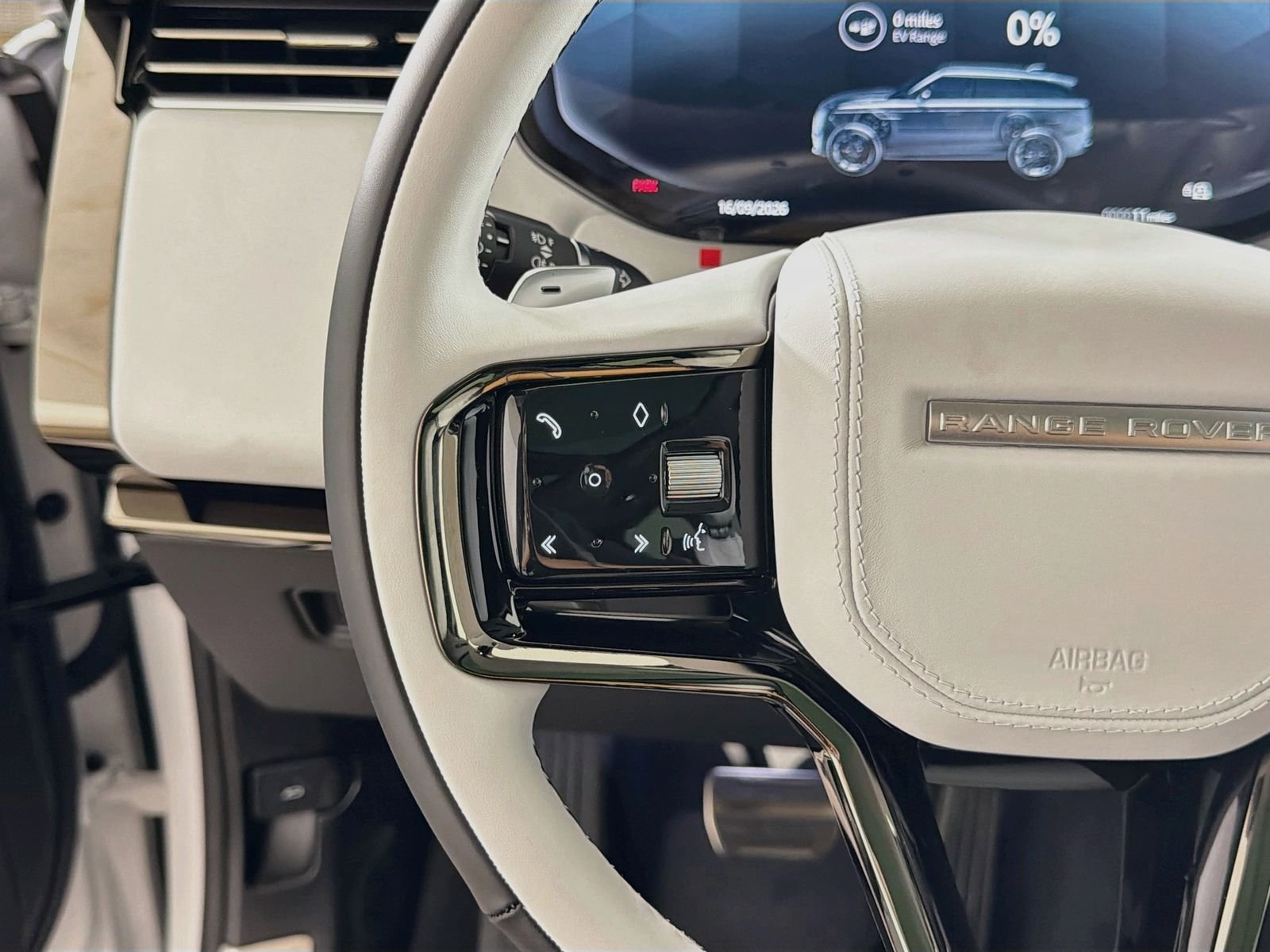 New 2027 Ostuni Pearl White Land Rover Battersea Edition image 12