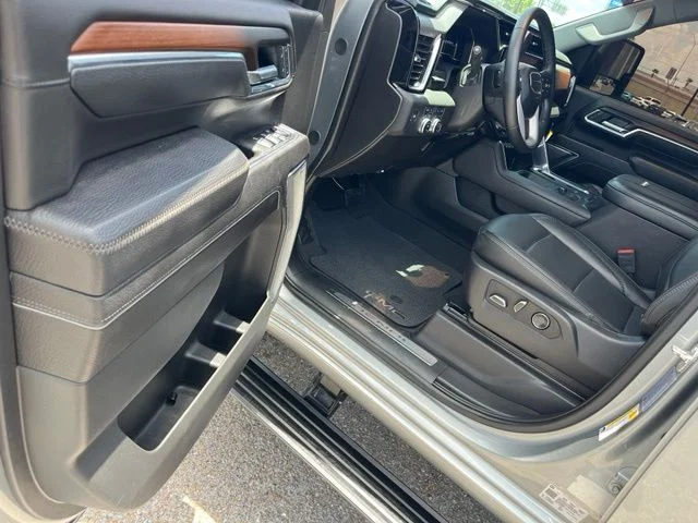Used 2025 Silver GMC Denali image 17