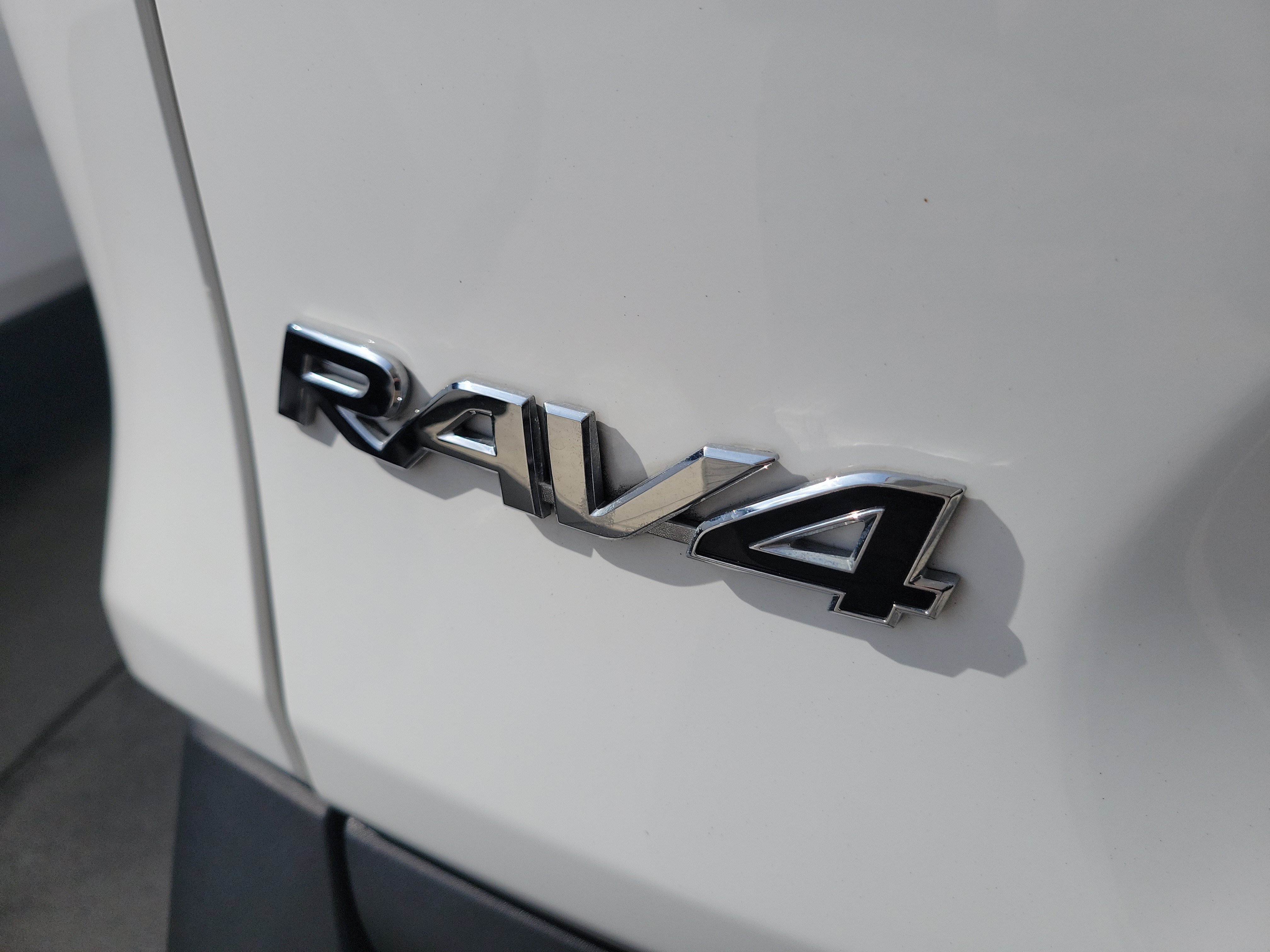 Used 2024 Ice Toyota Hybrid XLE image 9