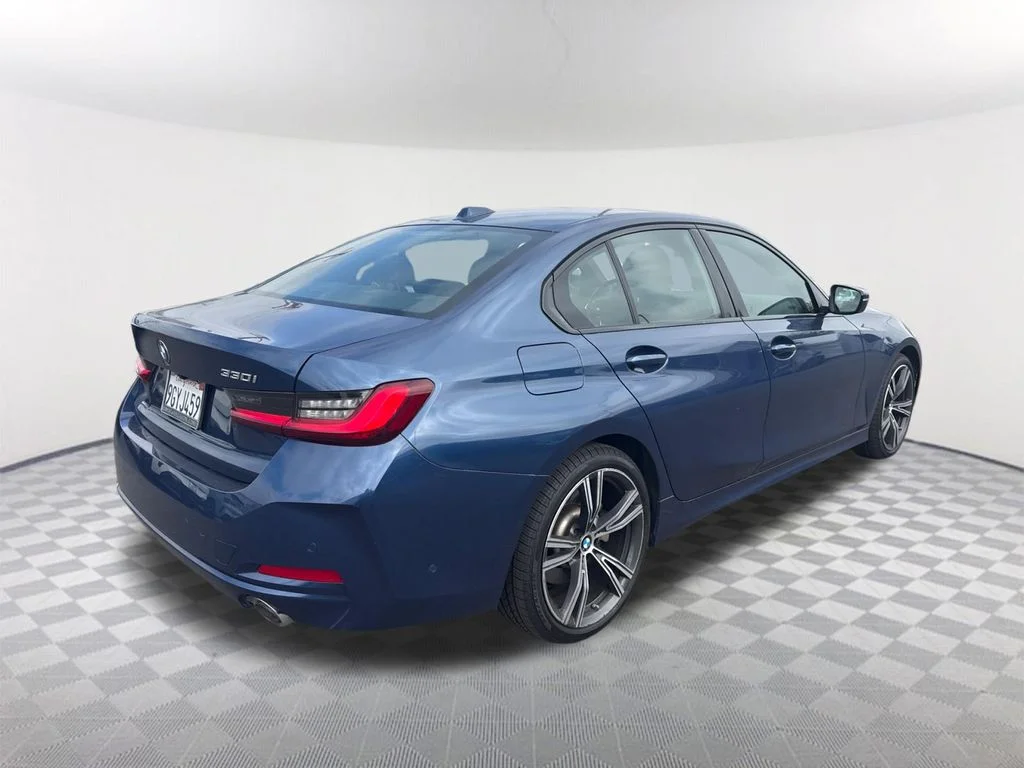 Used 2023 Blue BMW 330i image 4
