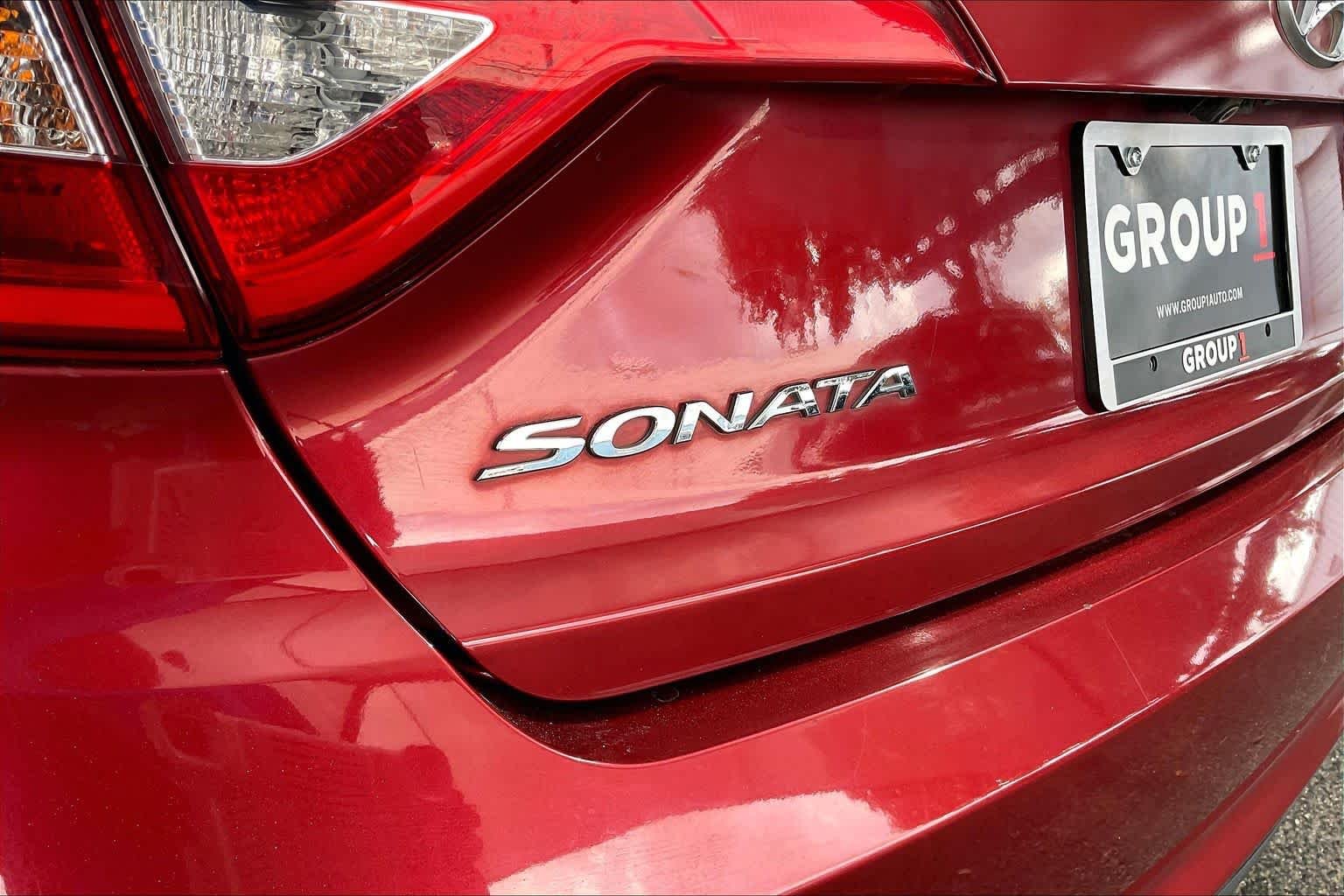 Used 2016 Venetian Red Hyundai 2.4L SE image 10