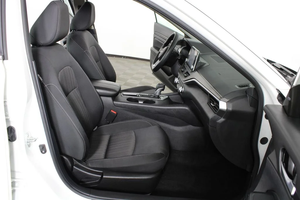 2025 Nissan Altima SV - Photo 15