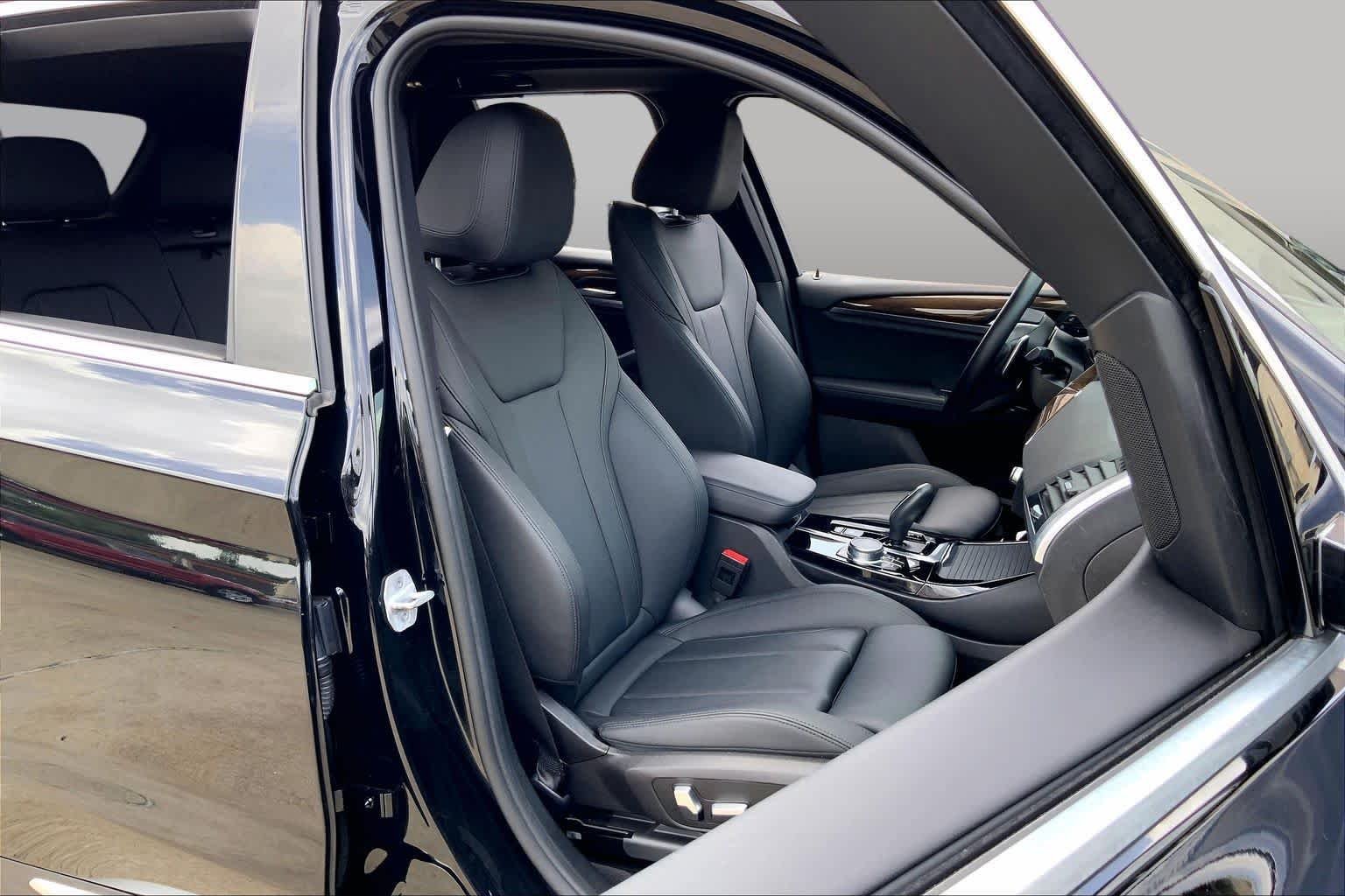 Used 2021 Jet Black BMW sDrive30i image 9