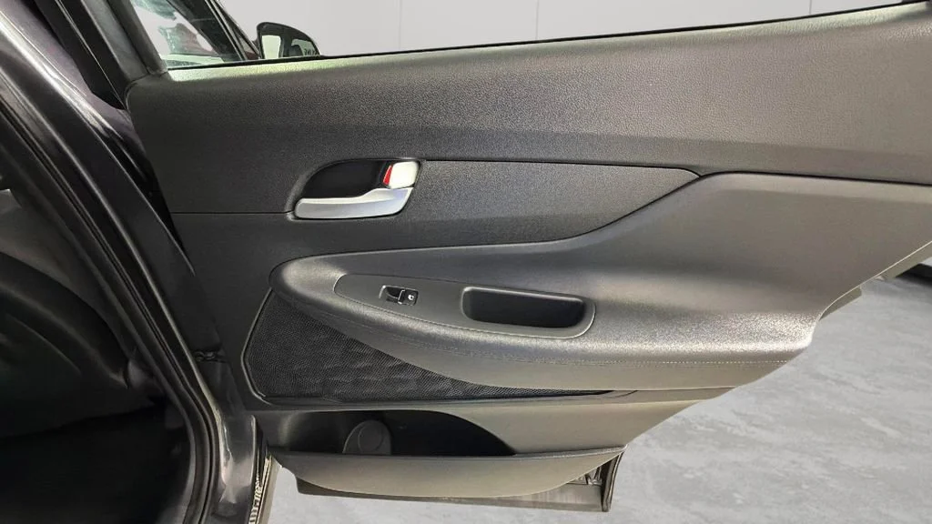 Used 2021 Gray Hyundai SE image 31