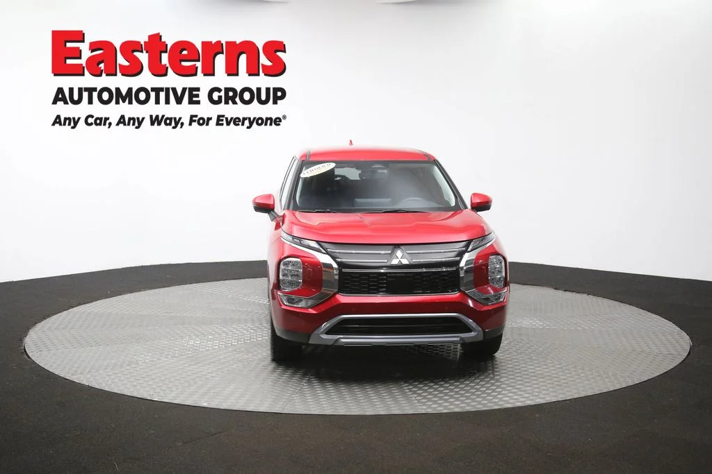 Used 2025 Red Mitsubishi SE image 53