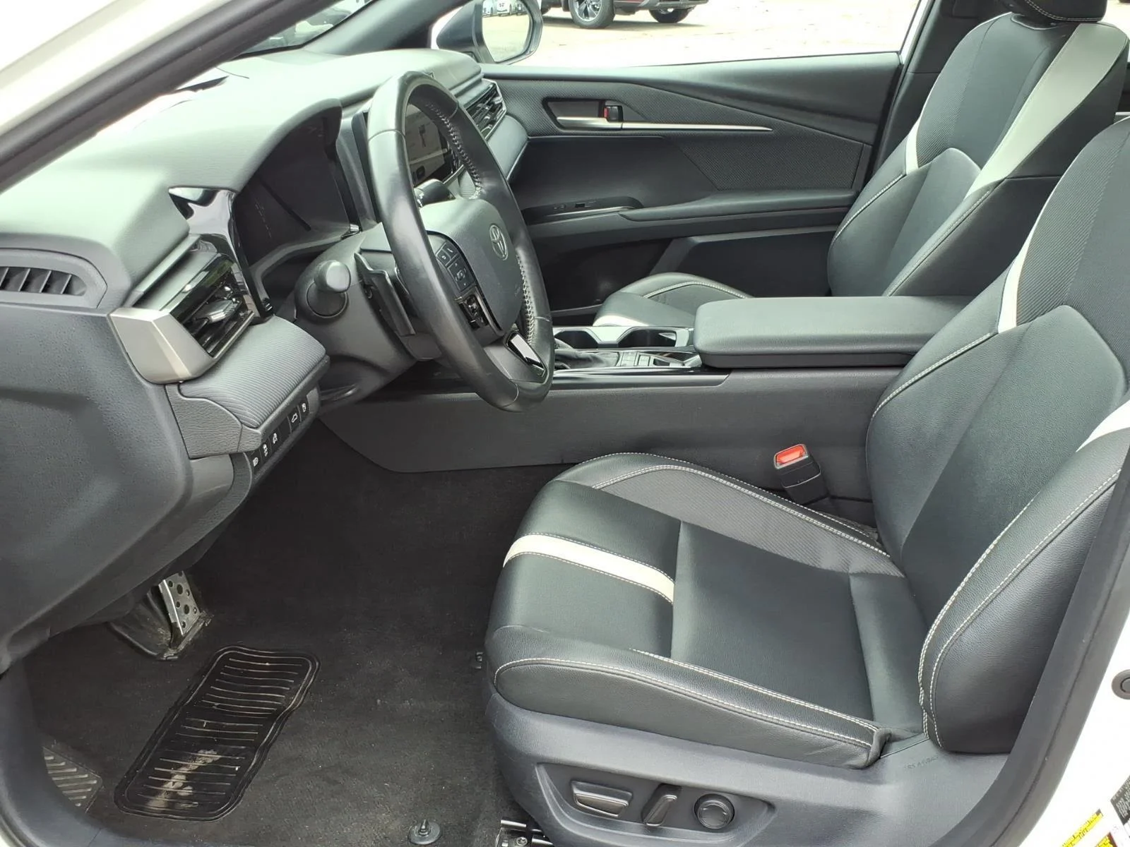 Used 2025 WHITE Toyota SE image 10