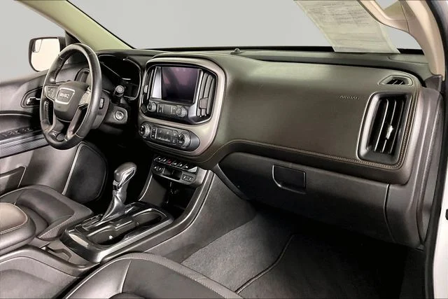 Used 2022 White GMC AT4 w/Leather image 26