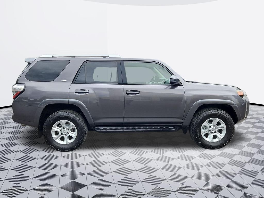 Used 2016 Gray Toyota SR5 image 7
