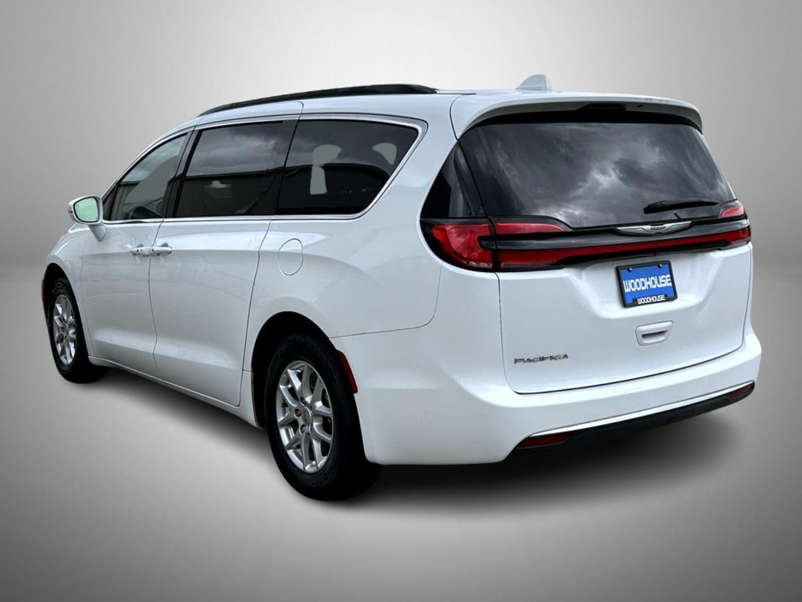 Used 2022 White Chrysler Touring L image 7