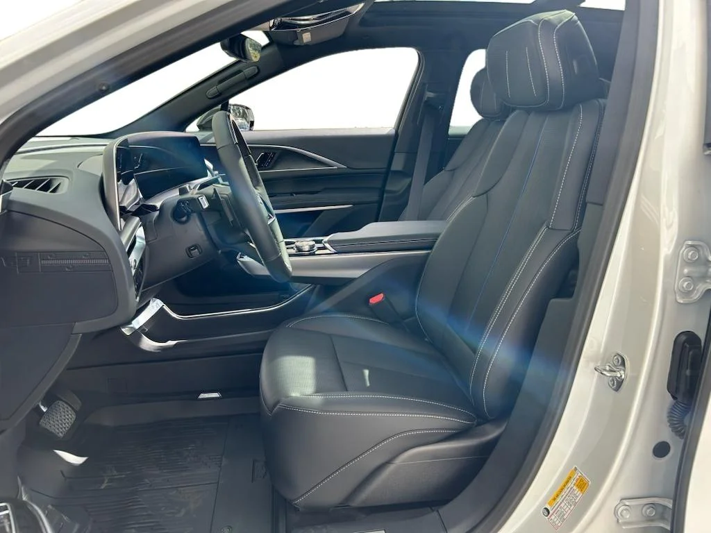 2025 Cadillac LYRIQ Luxury 2 - Photo 8