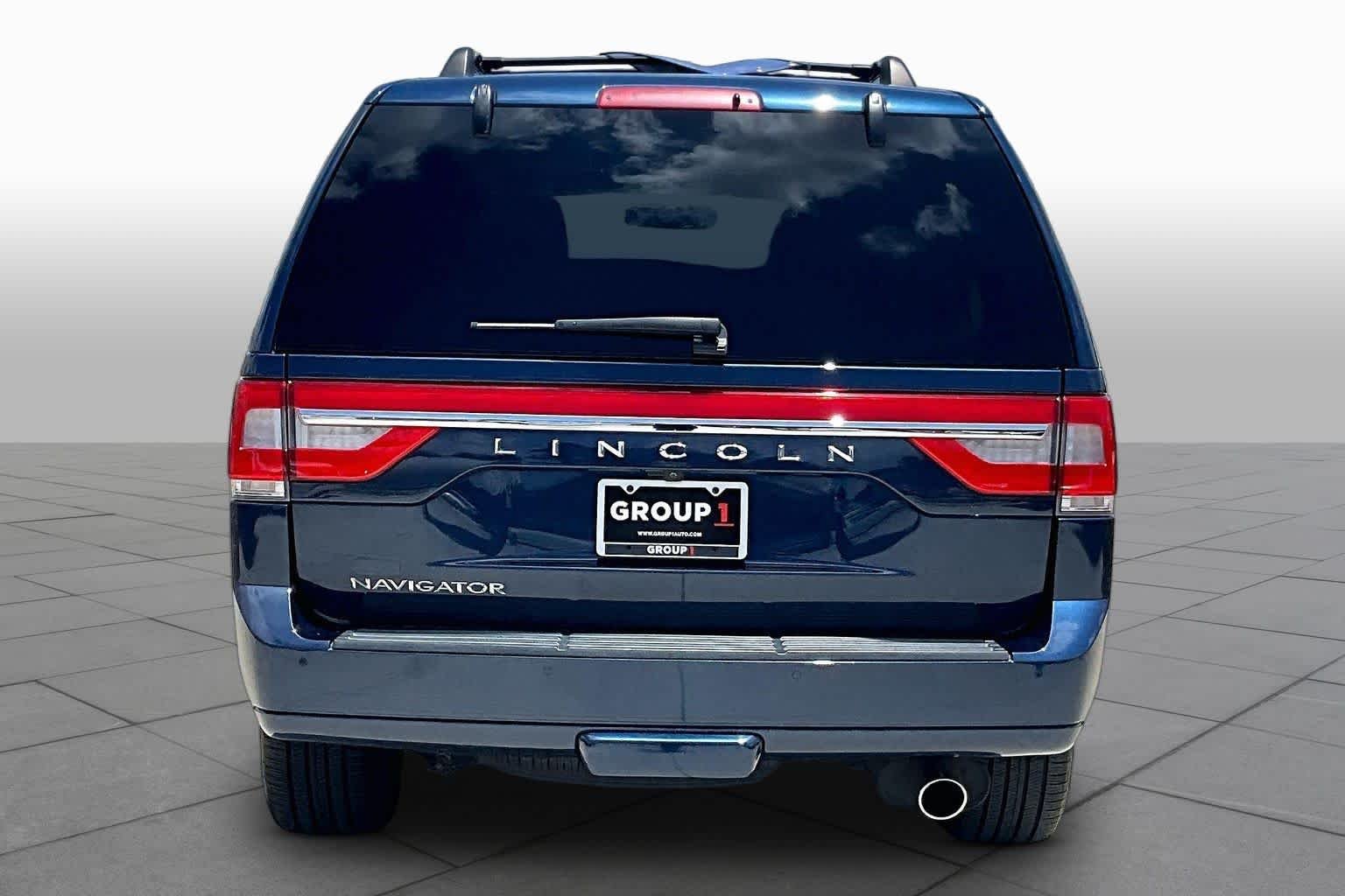 Pre-Owned 2017 Lincoln Navigator Select