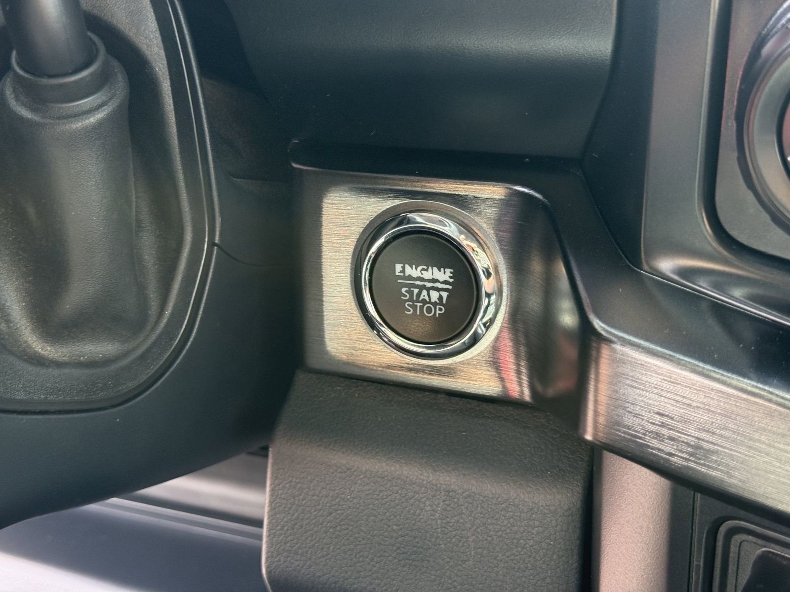 Used 2024 Red Metallic Ford Lariat image 34