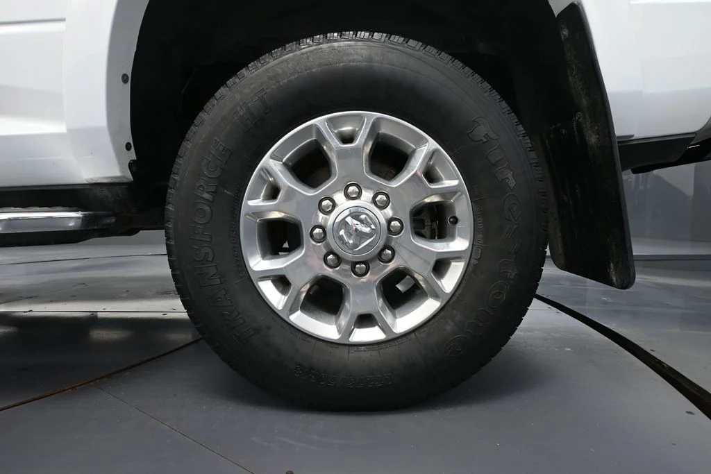 Used 2022 White Ram Laramie image 15