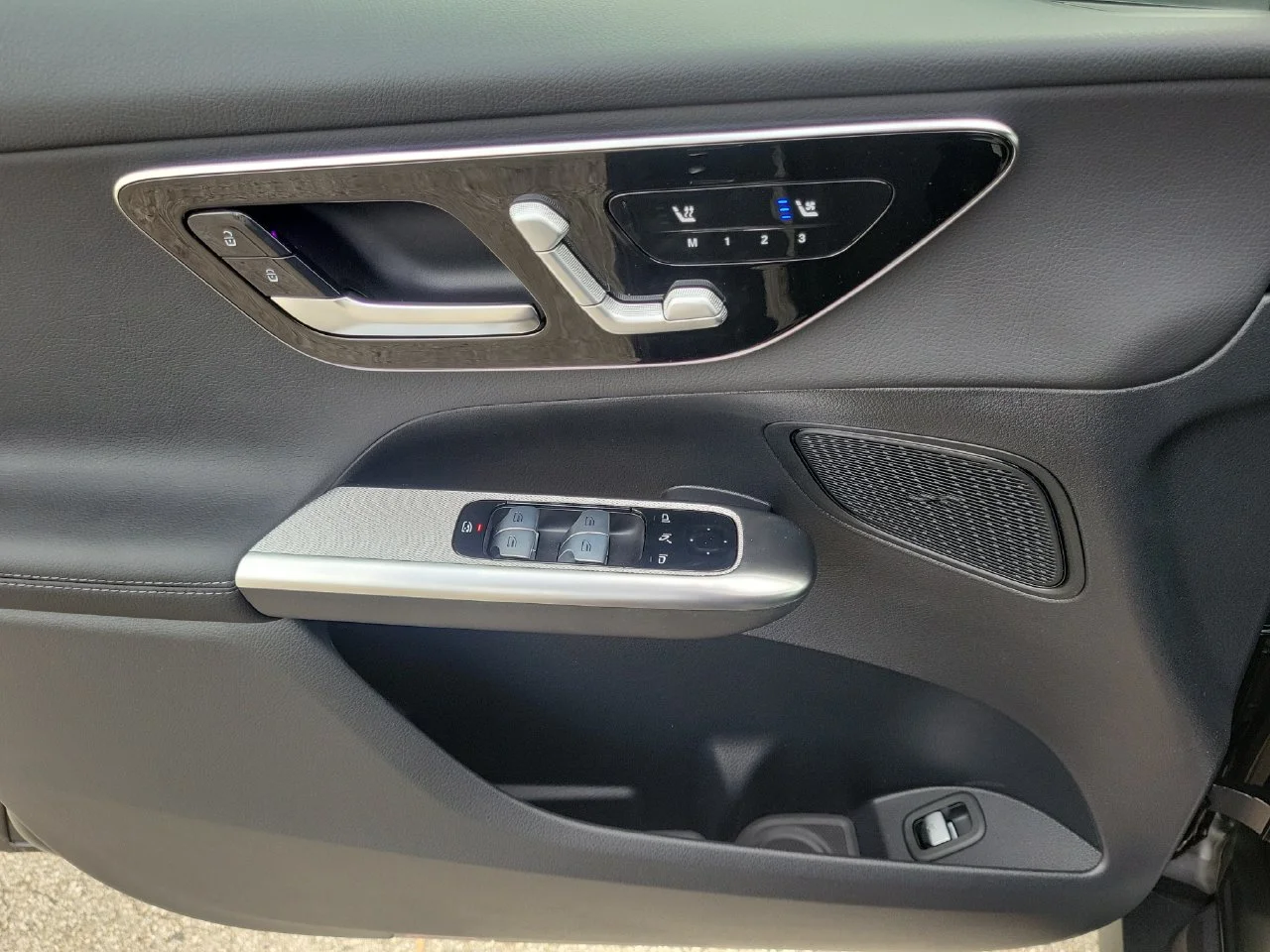 New 2027 MANUFAKTUR exclusive graphite grey magno Mercedes-Benz GLC 300 image 23