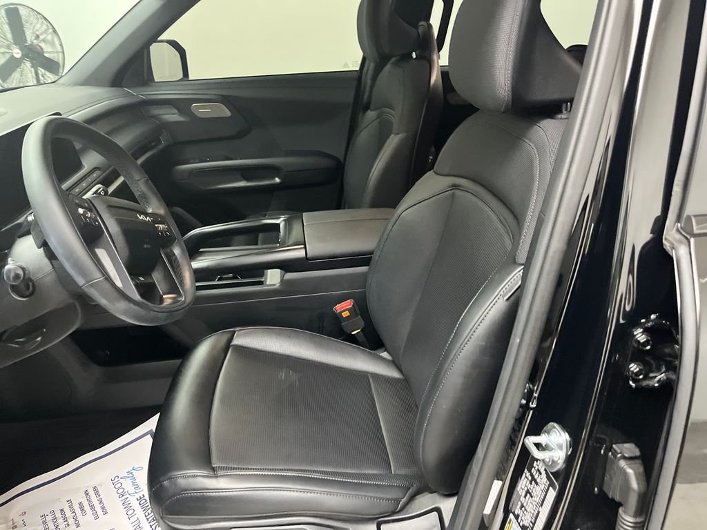 Used 2027 Black Kia LX image 12