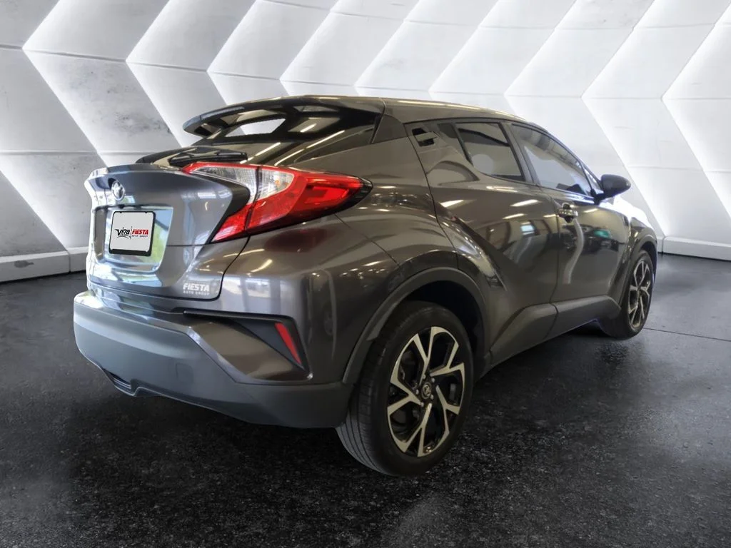 Used 2019 Gray Toyota XLE image 4