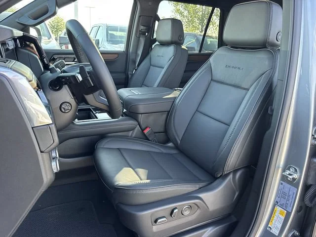 2027 GMC Yukon Denali - Photo 23
