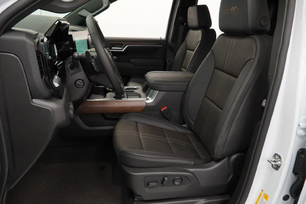 New 2026 Polar White Tricoat Chevrolet High Country image 7