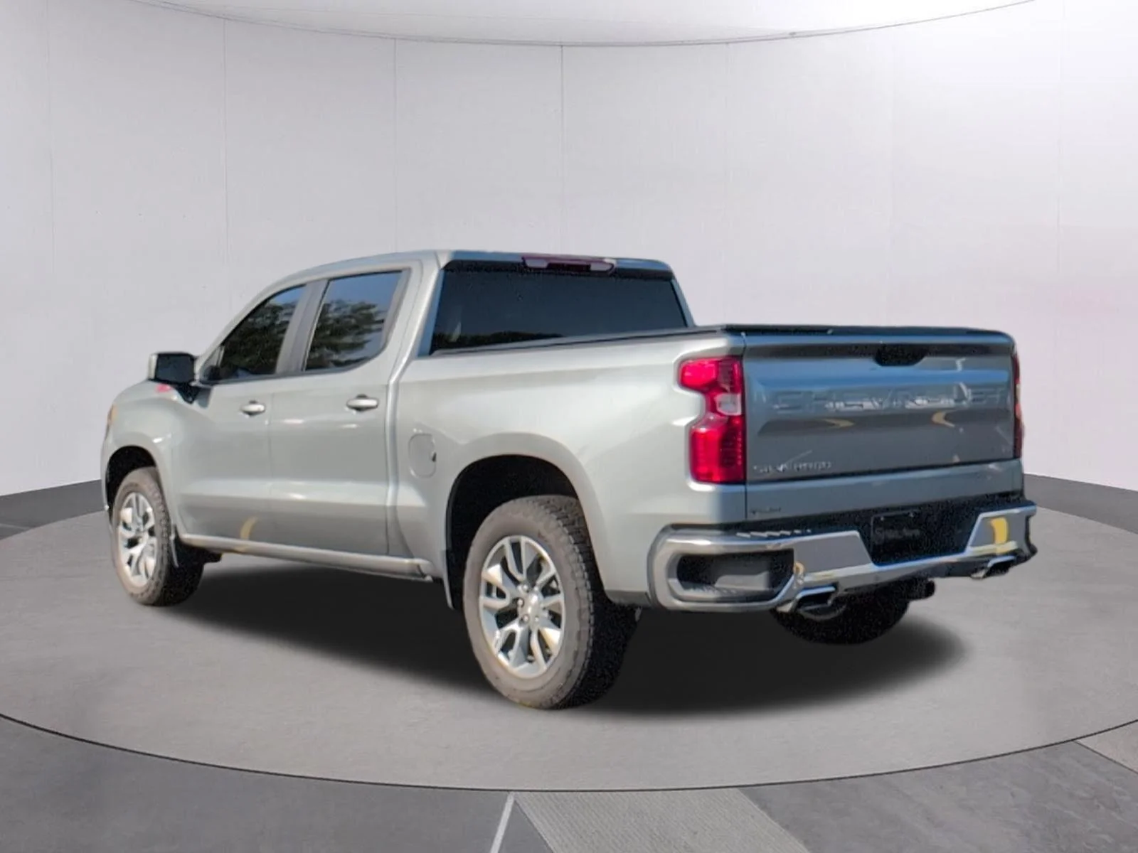 Used 2025 Sterling Gray Metallic Chevrolet LT image 3