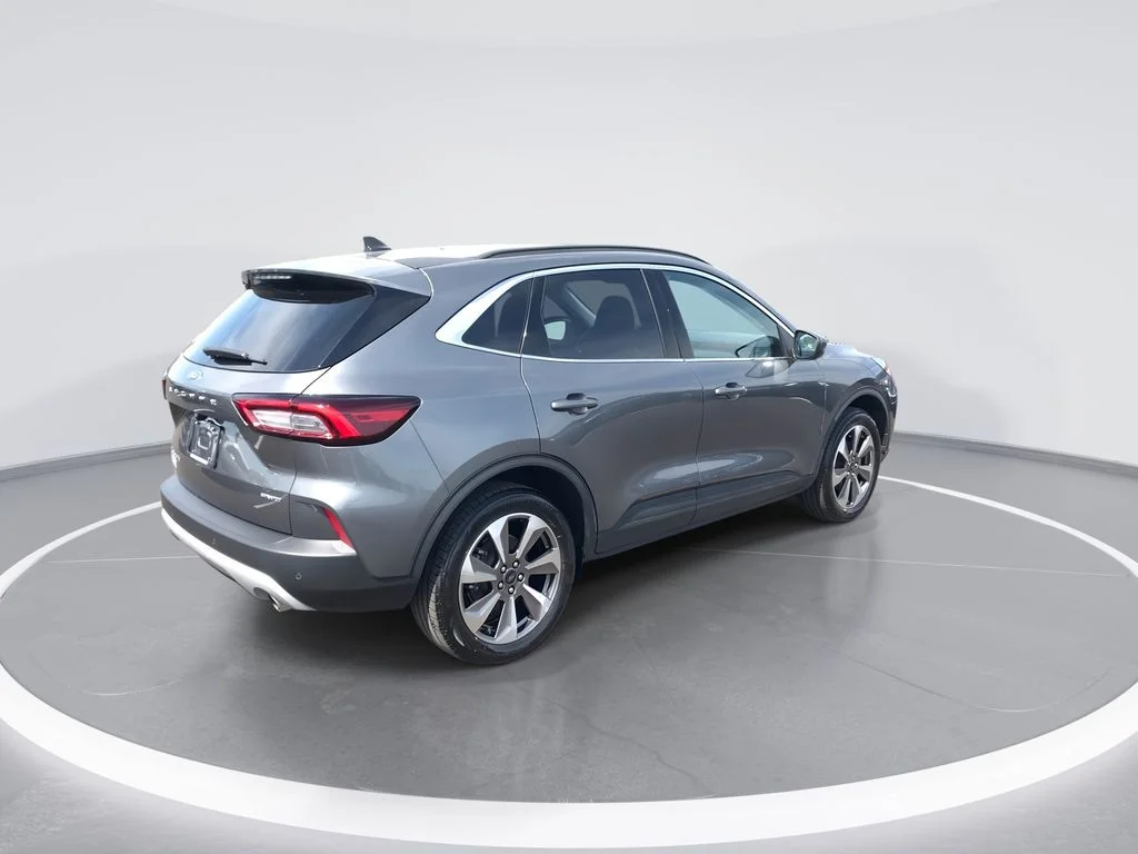 Used 2025  Ford Platinum image 8