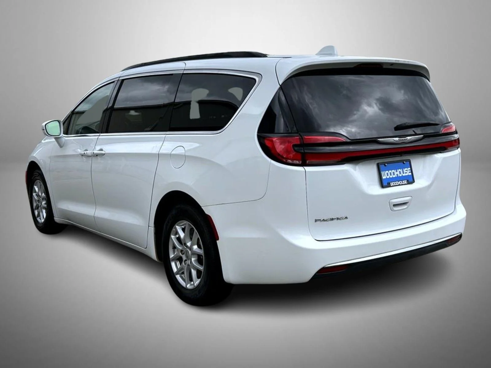 Used 2022 White Chrysler Touring L image 7