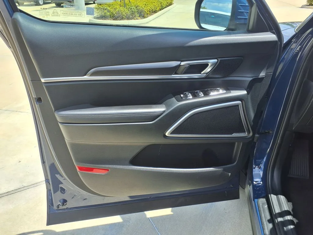 Used 2025 Black Kia S image 15