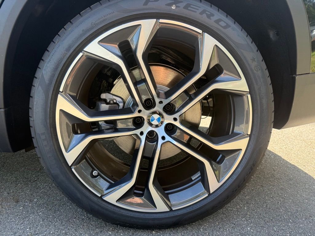 New 2026 Black Sapphire Metallic BMW xDrive40i image 5