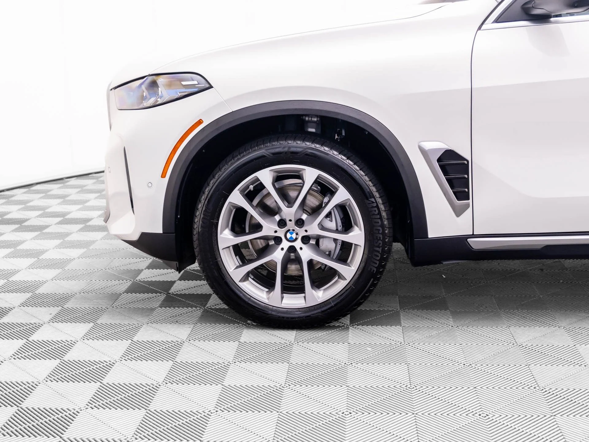 Certified Used 2026 White BMW xDrive40i image 37