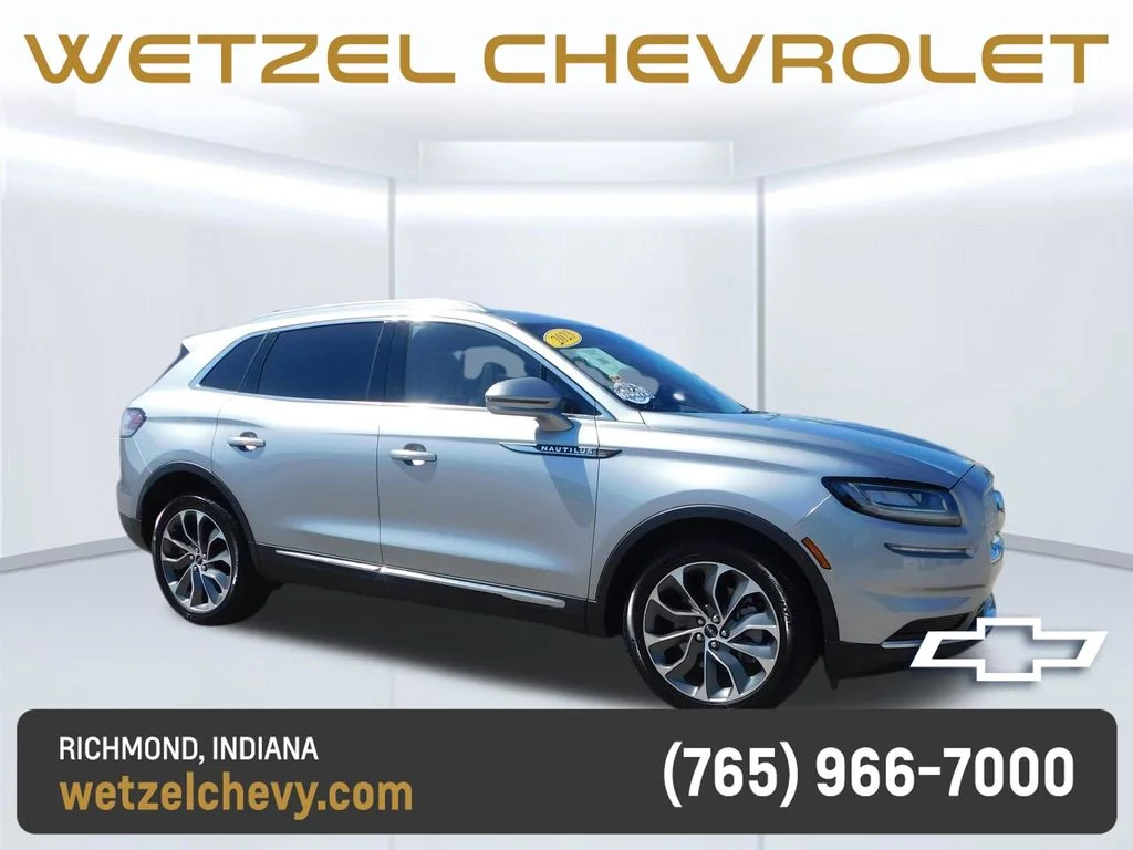 Used 2023 Silver Lincoln Reserve image 1