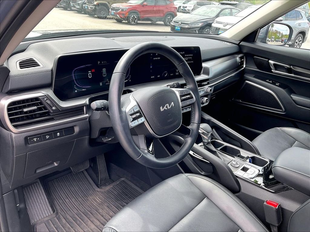 Used 2025 Everlasting Silver Kia LX image 8